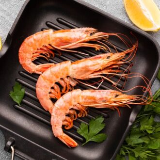 fresh-shrimps-pan-with-condiments_23-2148290505